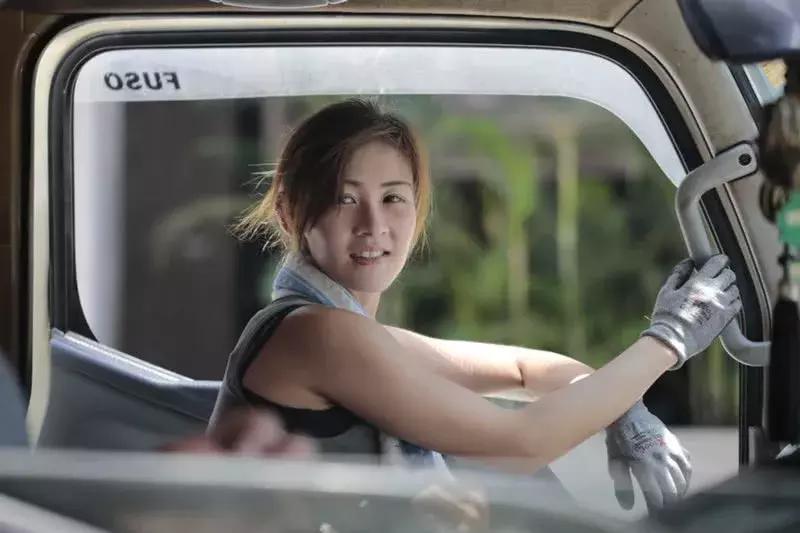 罗拉是最美搬运工吗,香港最美搬运工罗拉