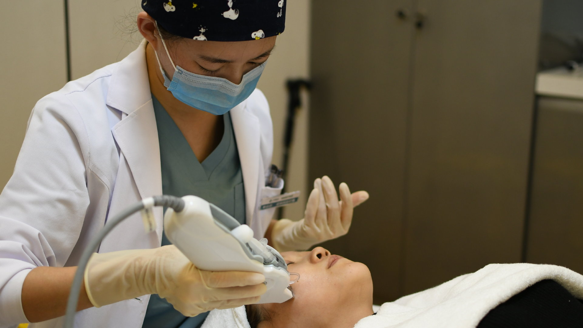 人体皮肤出现皱纹是怎么回事,皮肤出现皱纹怎么办