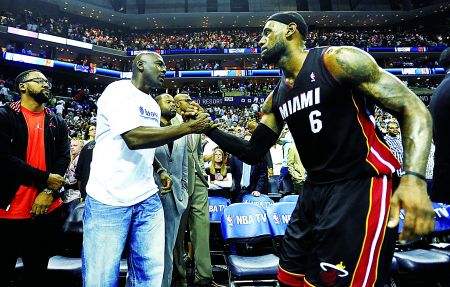 退役后的乔丹野球场上称霸,退役后的乔丹打篮球视频