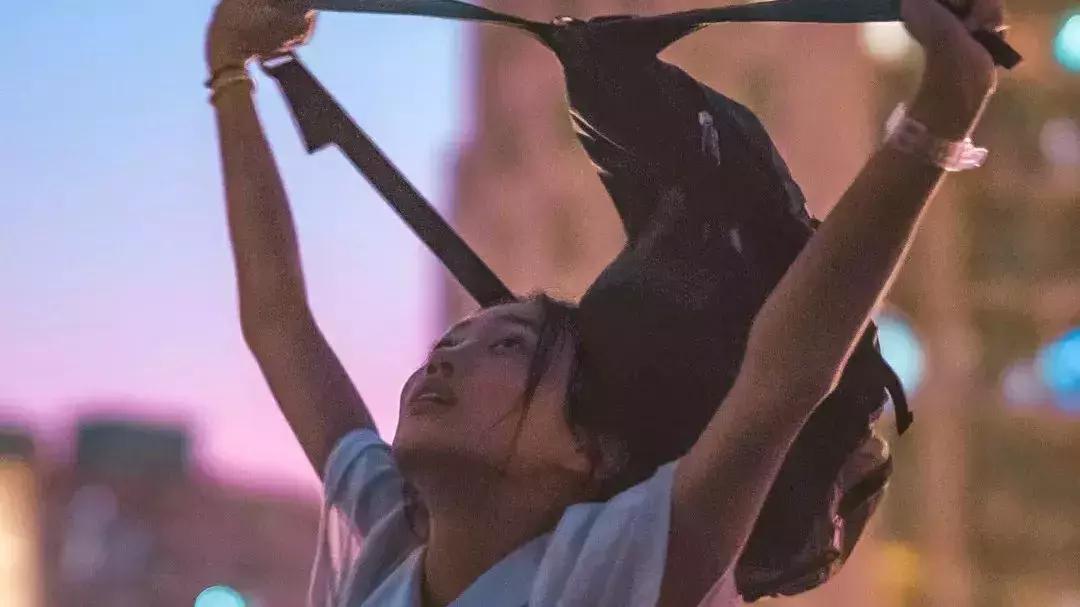 鍦ㄩ娓仛姘村,鍑虹敓鍦ㄩ娓敓娲诲湪骞夸笢