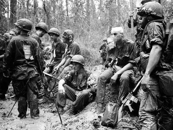 特朗普慰问驻伊美军,却被翻出逃兵役涉嫌“造假”的旧账?