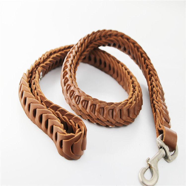 像德牧这样的大型犬，适合使用什么样的牵引绳？