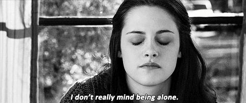 性格内向不爱说话用英语怎么说,他性格内向用英语怎么说