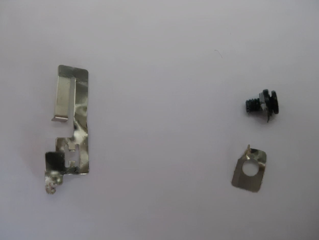 「火腿维修室」修复一台老式SONY收音机天线，他寻求大家的指导