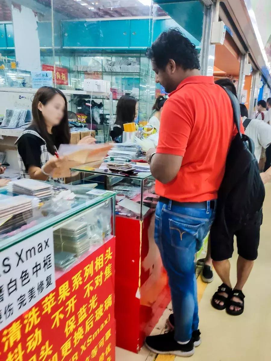 60秒赔了100万！在华强北倒腾“二手机”，比炒股刺激多了…