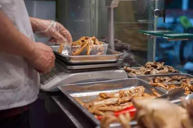 卤菜店凉拌菜生意火爆的配方传授,新手创业开卤菜熟食店赚钱吗现在