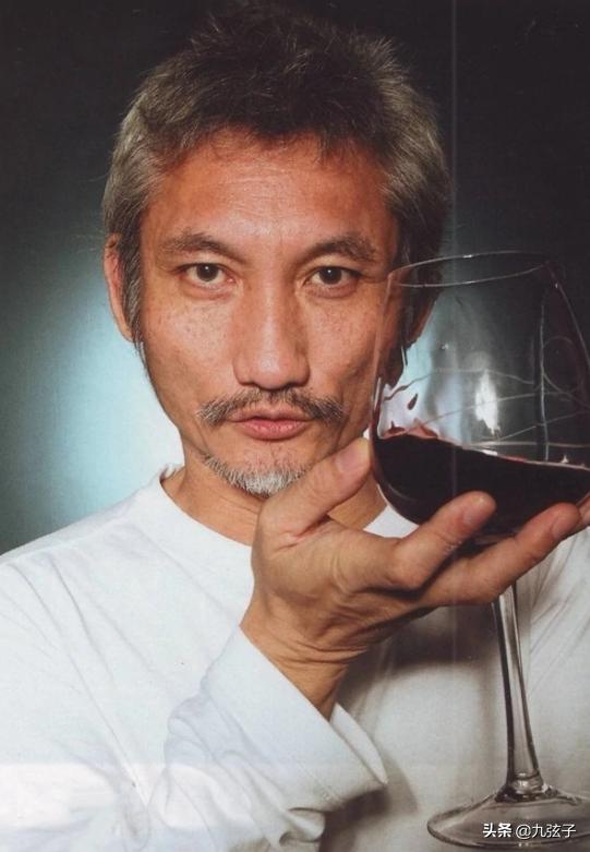 满口脏话的音乐鬼才,一婚出轨二婚娶小娇妻,63岁去世活成了传奇