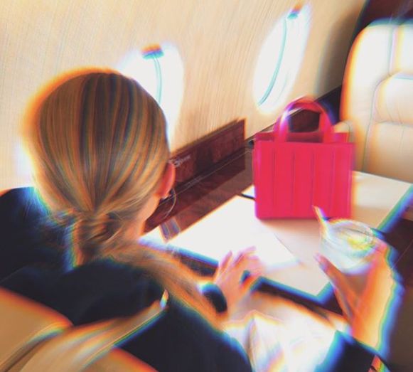 iu发型图片中短发,慵懒韩式低马尾丸子头iu