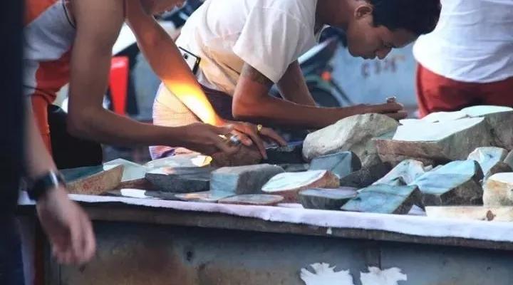 赌博是违法的请远离赌博,合法的三大赌博