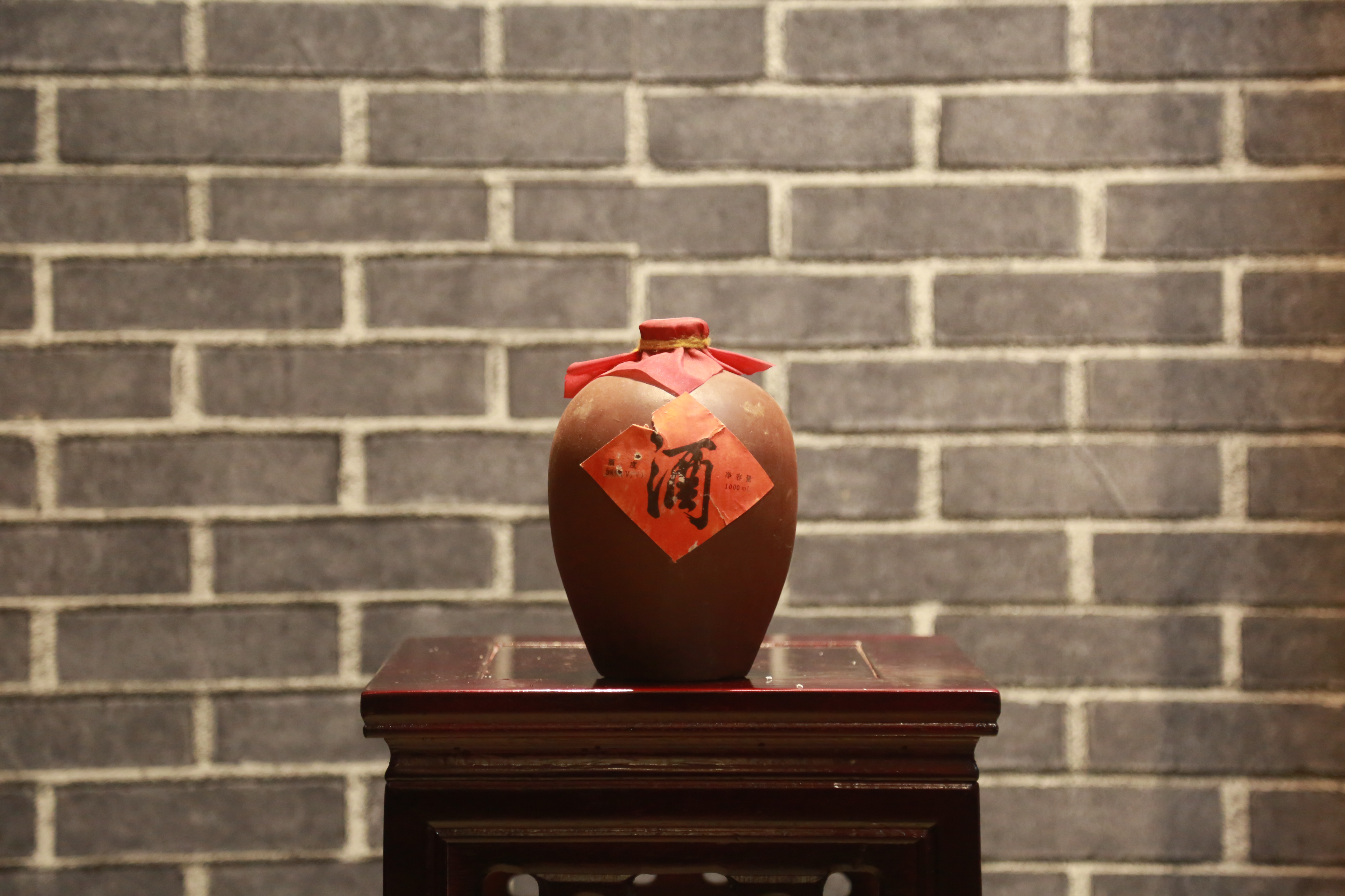 千册案卷诗煮酒，书简笔艳叹城垣——90后和他的佛系酒庄