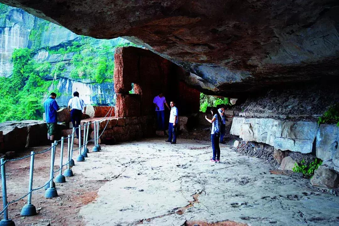 快去綦江的莲花保寨看看，那儿发生了一件事儿