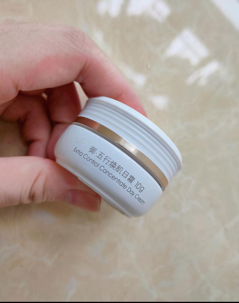 欧莱雅和佰草集的面霜哪个比较好,欧莱雅金致臻颜面霜白天用吗