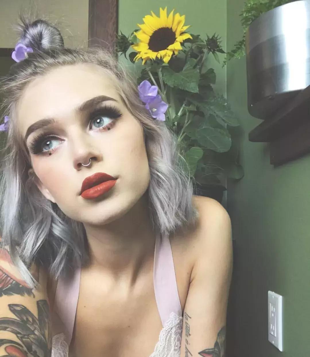 杨幂色和大表姐色口红哪个好看,杨幂用的枫叶色是什么口红