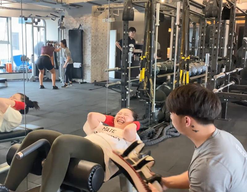 金靖被吐槽完整视频,金靖瘦身运动方法