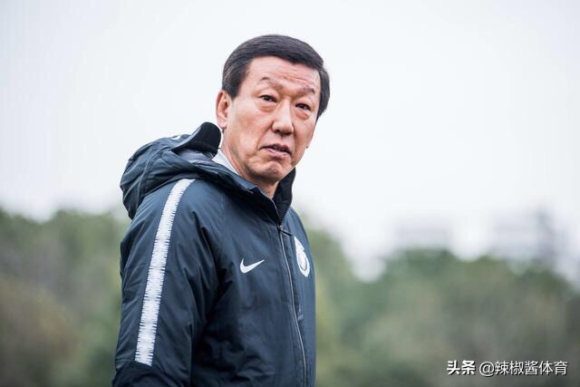 崔康熙还会打足球吗,崔康熙年轻的时候踢过球吗