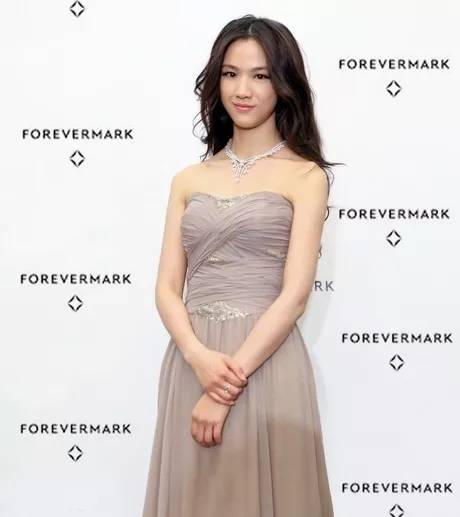 买不起的联名,优衣库t恤联名款