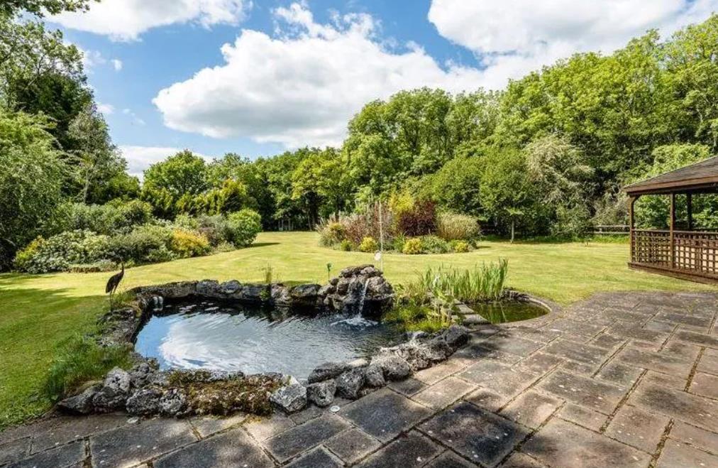 在英国100人民币能买到什么,100万英镑在英国能买什么房子