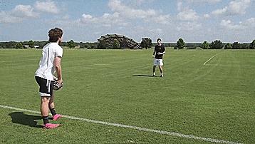 新手必学的足球两大技巧,足球过人技巧初学者