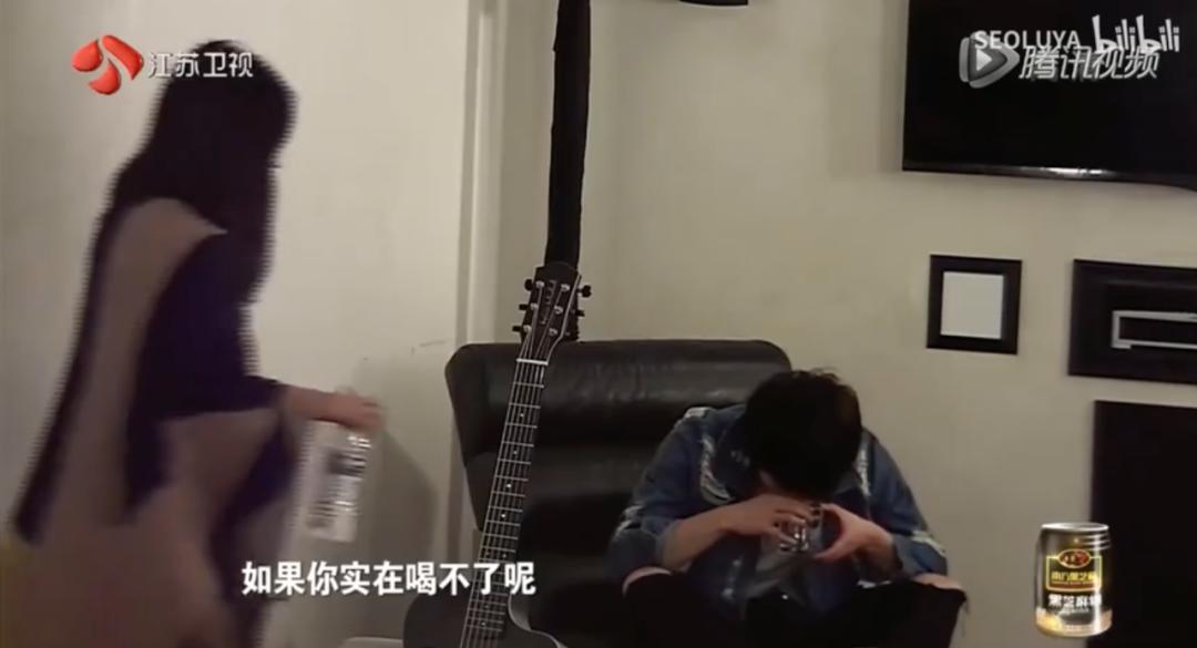 华晨宇张碧晨事件与汪峰关系,张碧晨华晨宇邓紫棋恋情如何开始