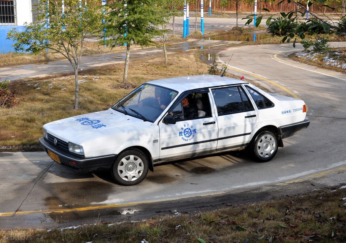 晕车的人学开车怎样缓解,晕车怎么办才能学车