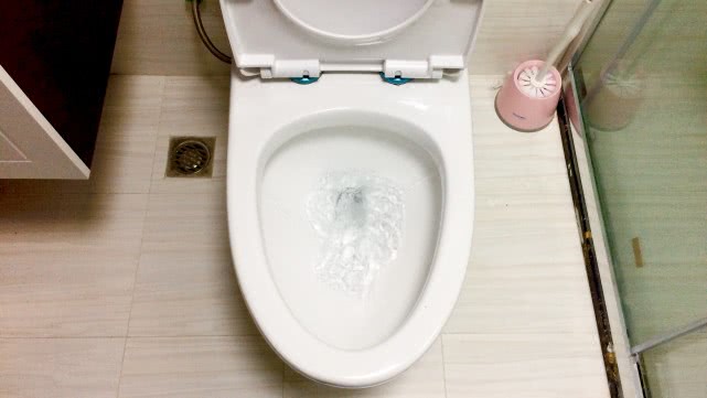 马桶怎么冲水才是正确的,马桶冲水方式如何选择