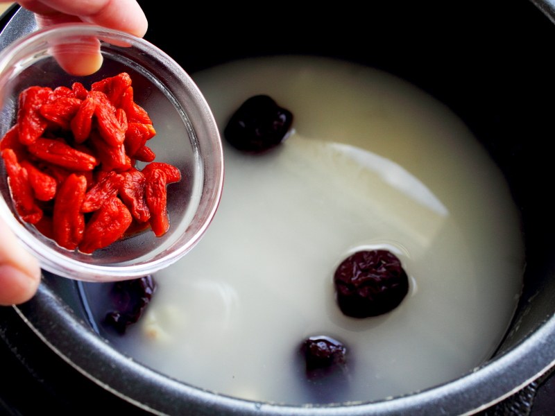 莲子百合和什么煲汤最好,百合莲子红枣粥做法儿童