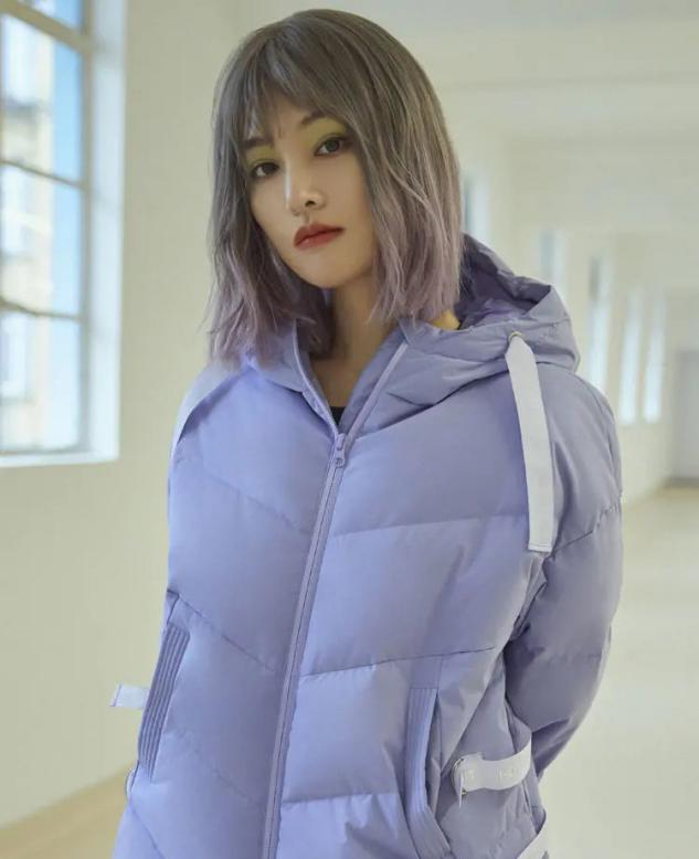 女士头发多又厚适合哪种减龄短发,中年妇女发型短发40-50岁方形脸