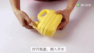 衣服皱皱的没有熨斗怎么让它平整,有折痕的衣服怎样弄平整