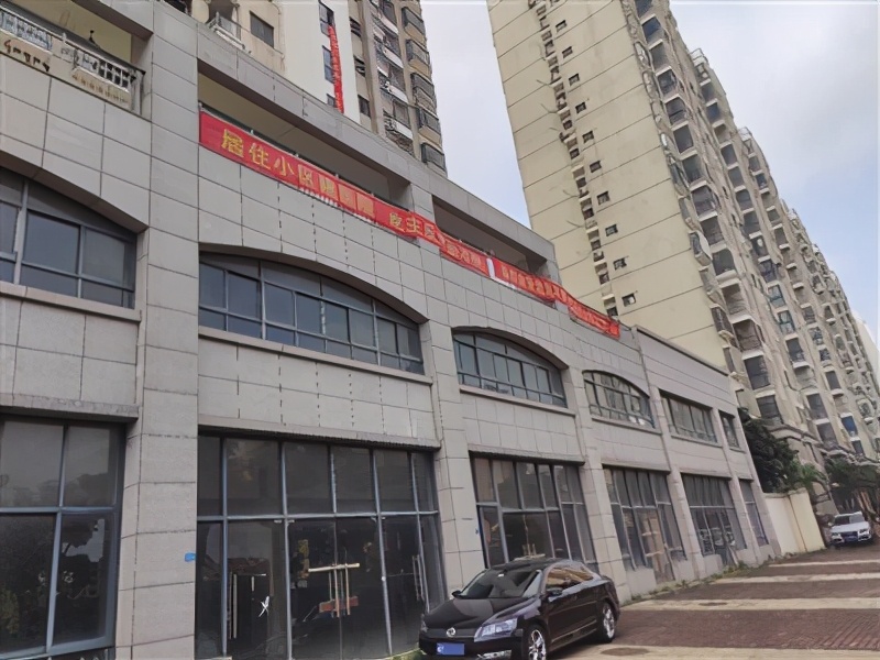 小区商铺需要交另外的卫生费吗,小区里的店铺要交卫生费吗