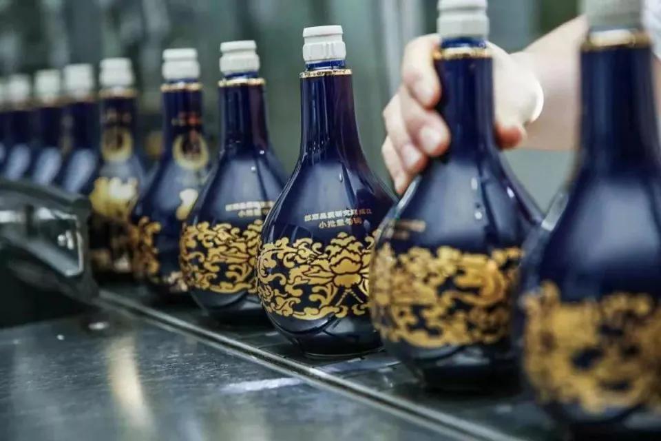 跨界收购白酒万亿巨头,收购酒厂5亿