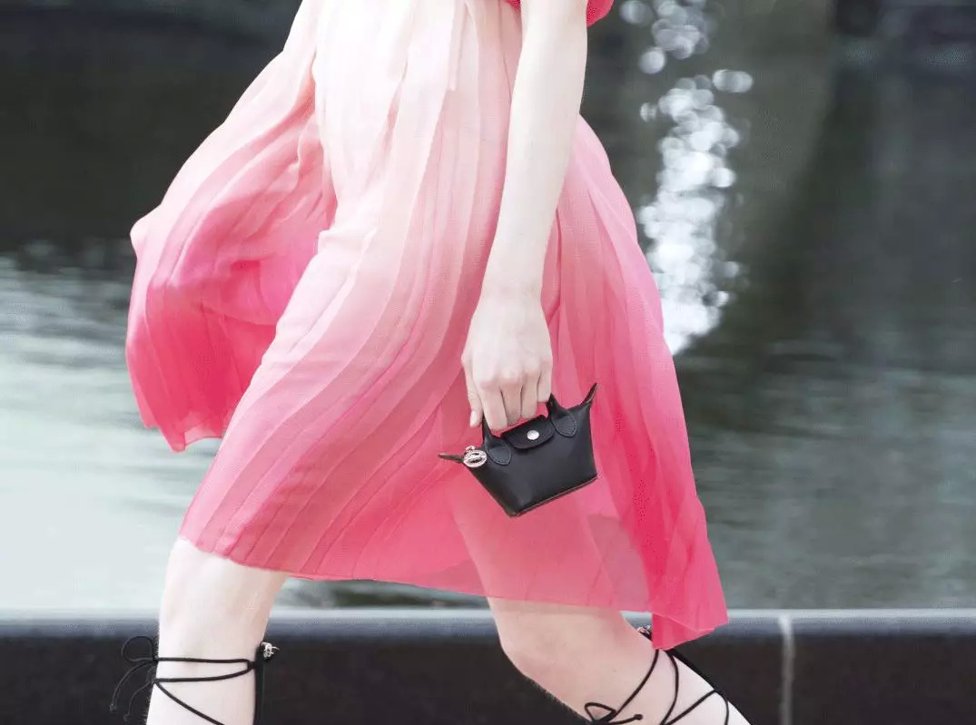 我的胸,我的手指,我的脚腕……都需要一只包包