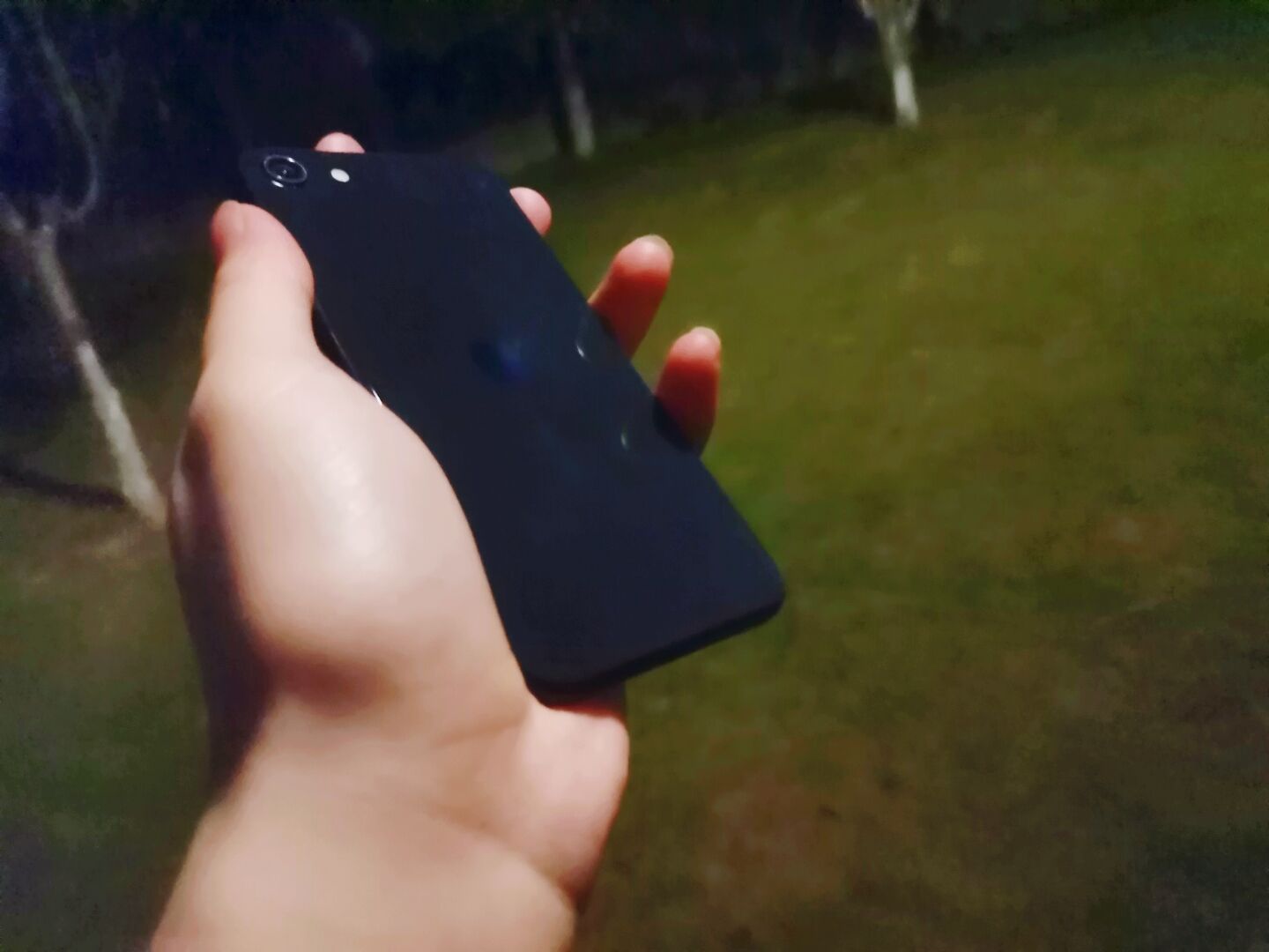 新款iphonese为什么争议那么大,iphonese还值不值得购买