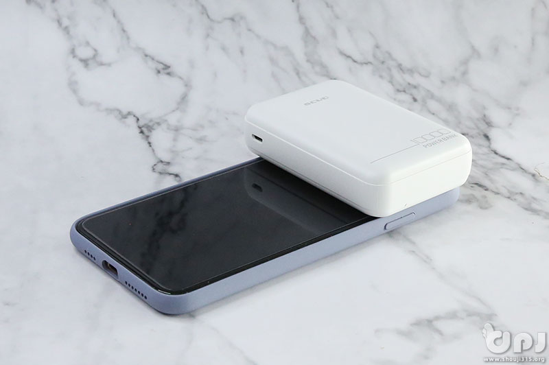 超小体积双入双出飞毛腿SPK-B100充电宝