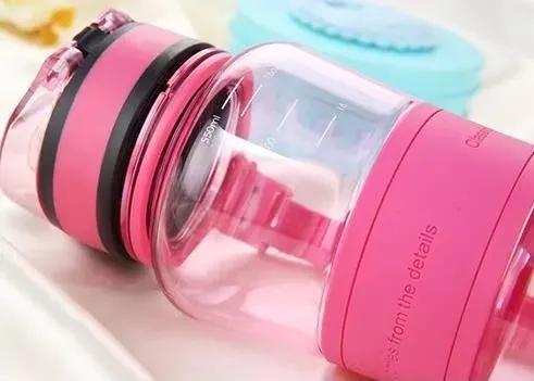 李易峰靳东水杯,靳东新剧底线同款水杯