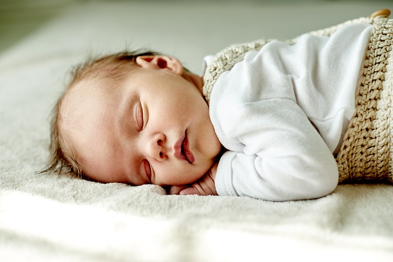 孩子睡觉不老实总乱动怎么办,小孩睡觉老乱动是缺钙吗