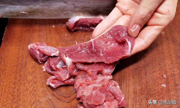芹菜炒牛肉减脂餐做出来牛肉不嫩,炒牛肉用牛肉的哪个部位的肉最好