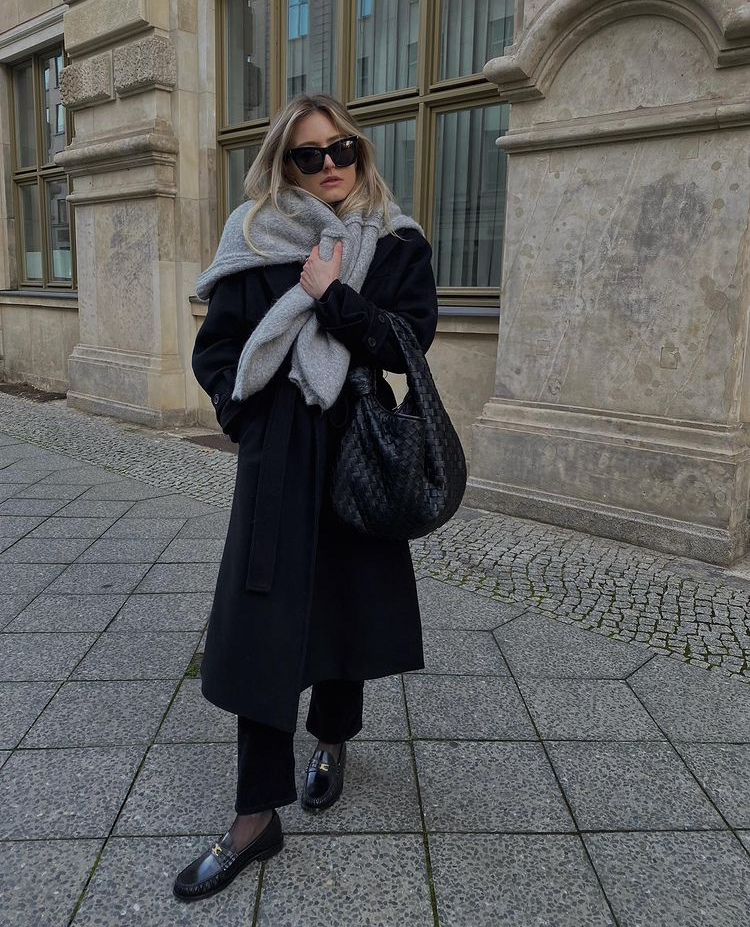 收起你的白球鞋,今年最流行的鞋子洞洞鞋