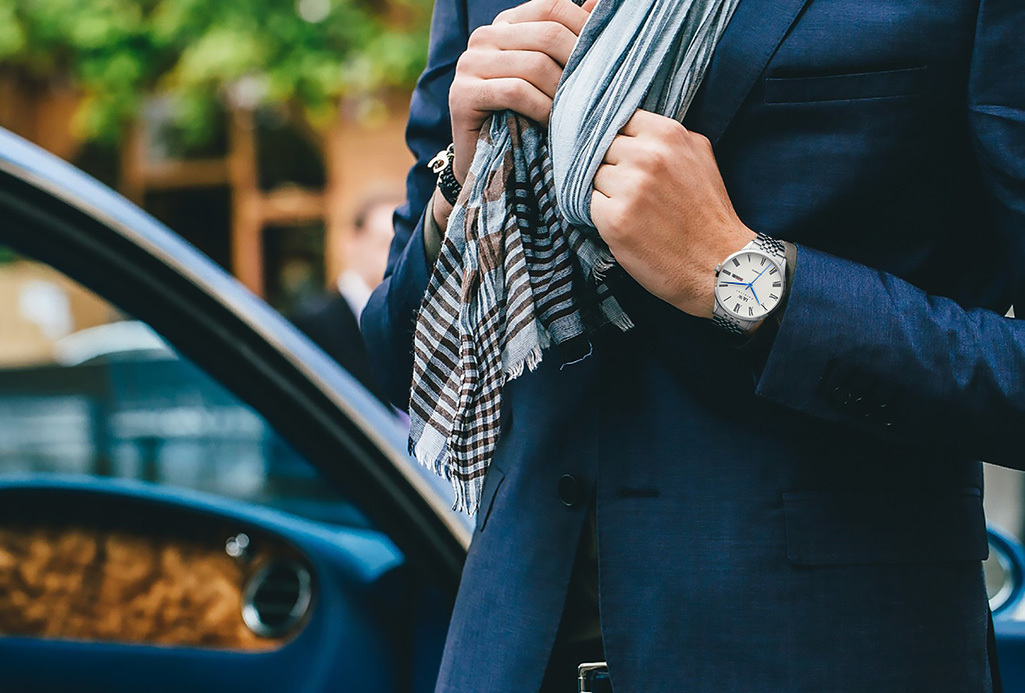 爱沃驰手表和依波手表哪个好,爱沃驰钟表店