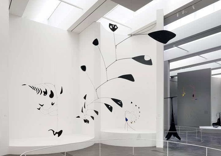 在理态雕塑大师考尔德的作品中，我和孩子找到了最佳的共读模式