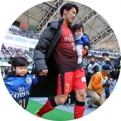 足球队员王大雷简介,足球门将王大雷跟小男孩