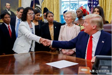 美国NBC继续深挖“*轮法**功”媒体黑金广告运作内幕