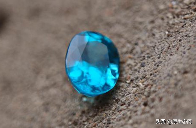 一到晚上就会发光的宝石,人造夜光宝石为什么会发光