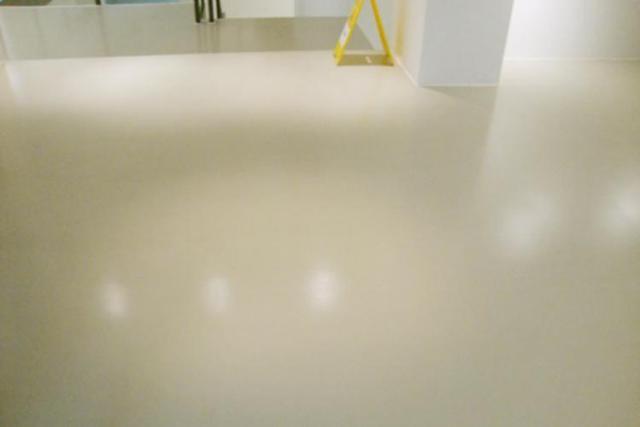 做完水泥地面后几天能做自流平,水泥地面找平和水泥自流平的区别