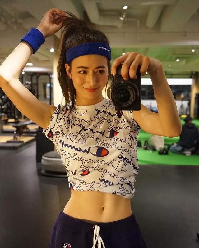 真人版赤木晴子,被称为“日本第一美臀”,热爱运动的女孩最迷人