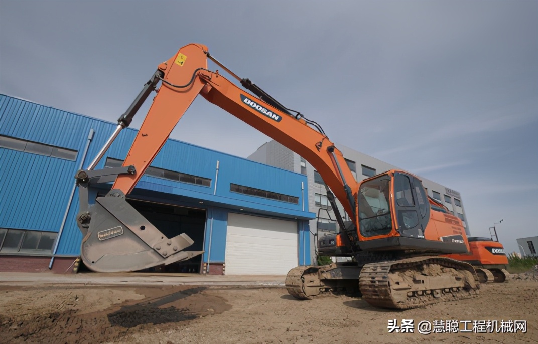 三一挖机是国产还是进口的,国产微挖和进口微挖买哪个