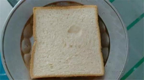 衣服的油渍干了久了有印怎么洗掉,洗衣机洗完衣服上有油渍怎么回事