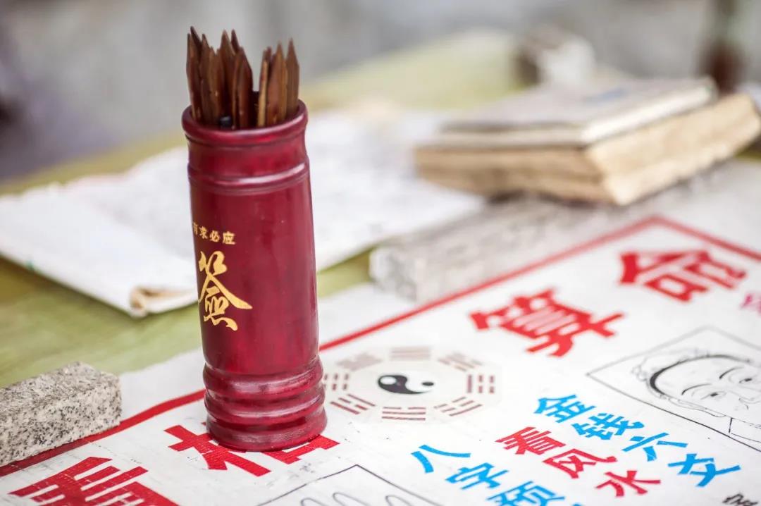 算卦挣钱的人怎么样了,算卦大师一年能挣多少钱