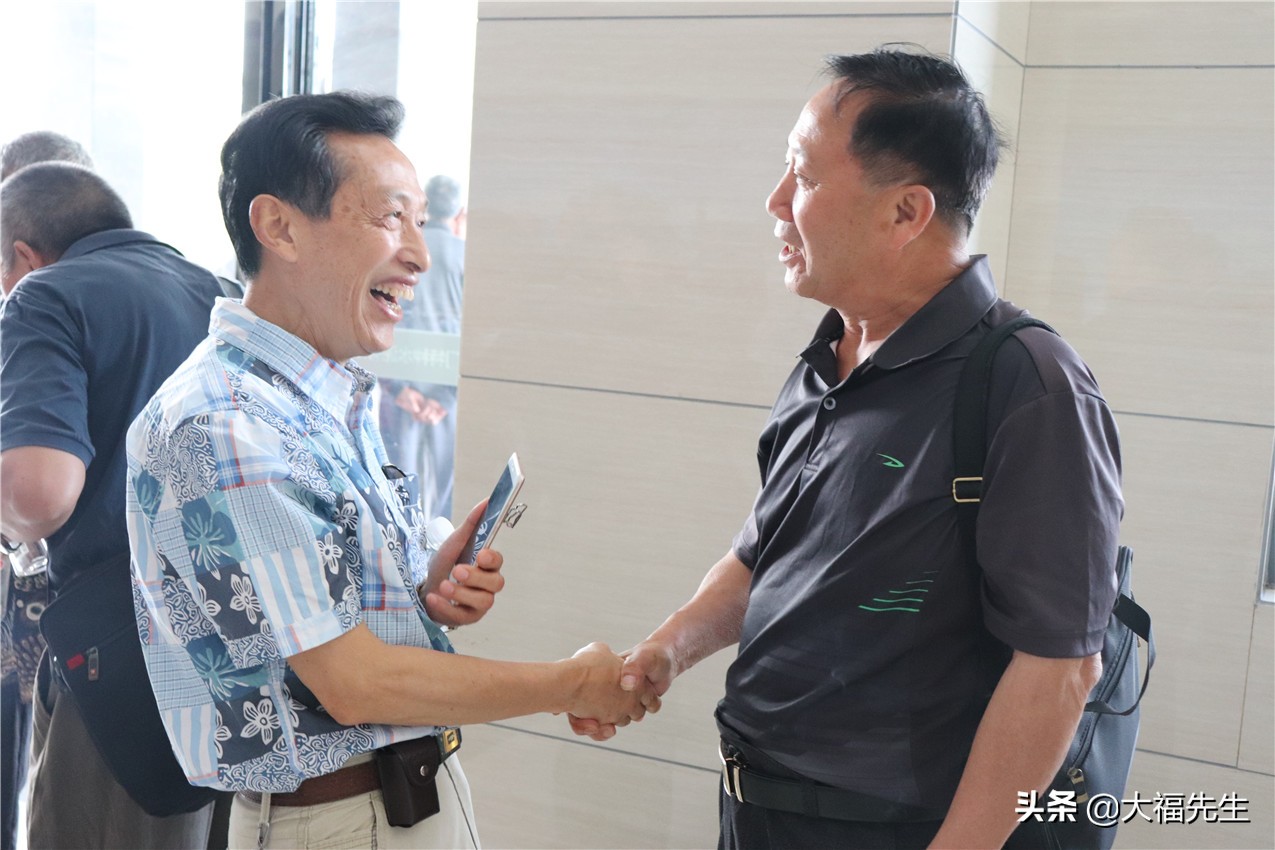 钢铁年代战友重逢,钢铁情怀