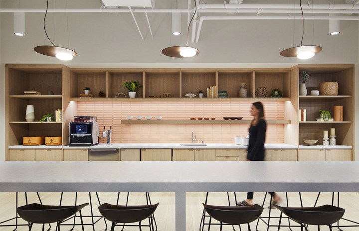 紫色妖娆软件公司Vanco布卢明顿时尚办公设计欣赏