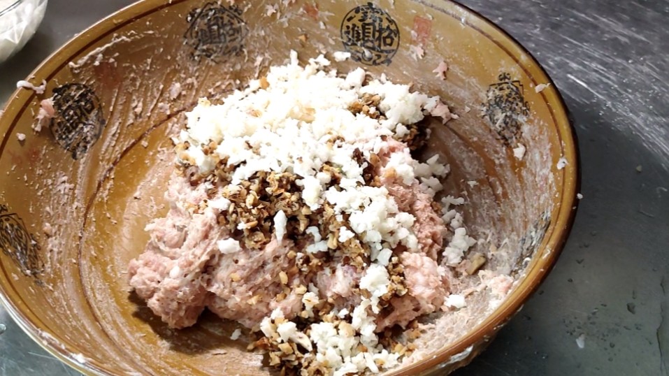 最好吃的珍珠肉丸,咸蛋黄流沙肉丸子